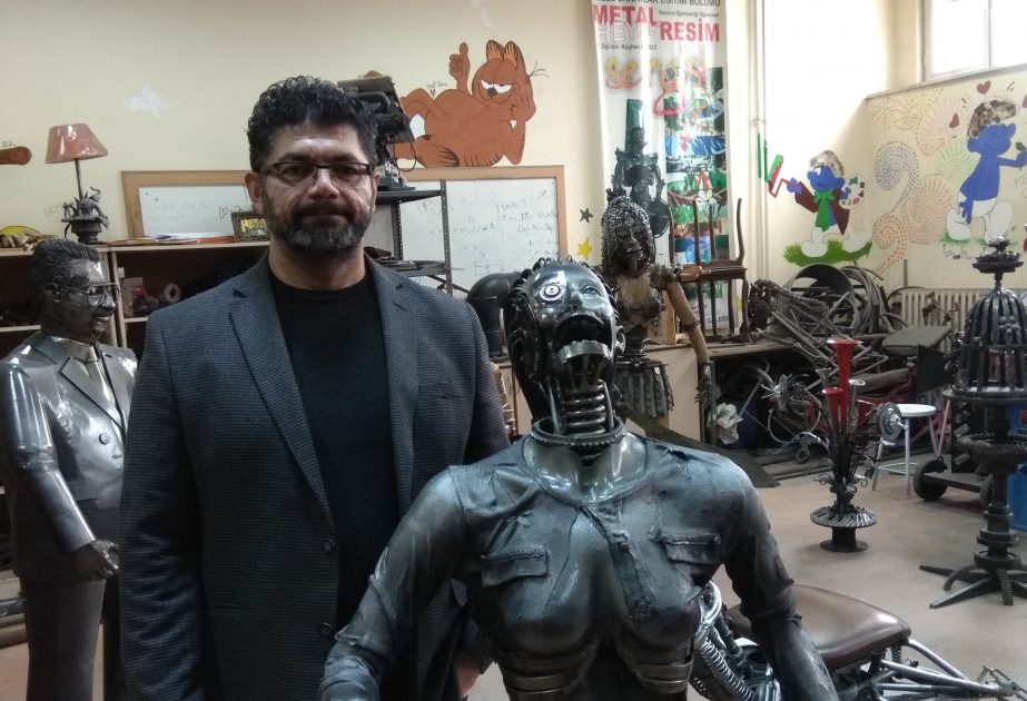 Türkischer Lehrer: Es war meine moralische Pflicht, Skulptur zum Gedenken an Völkermord von Chodschali zu schaffen