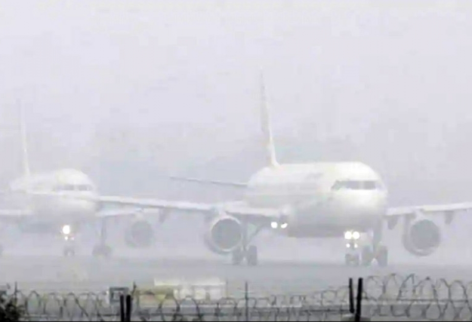 Dehli aeroportu və dəmir yolu vağzalı pis hava səbəbindən fəaliyyətsiz qalıb