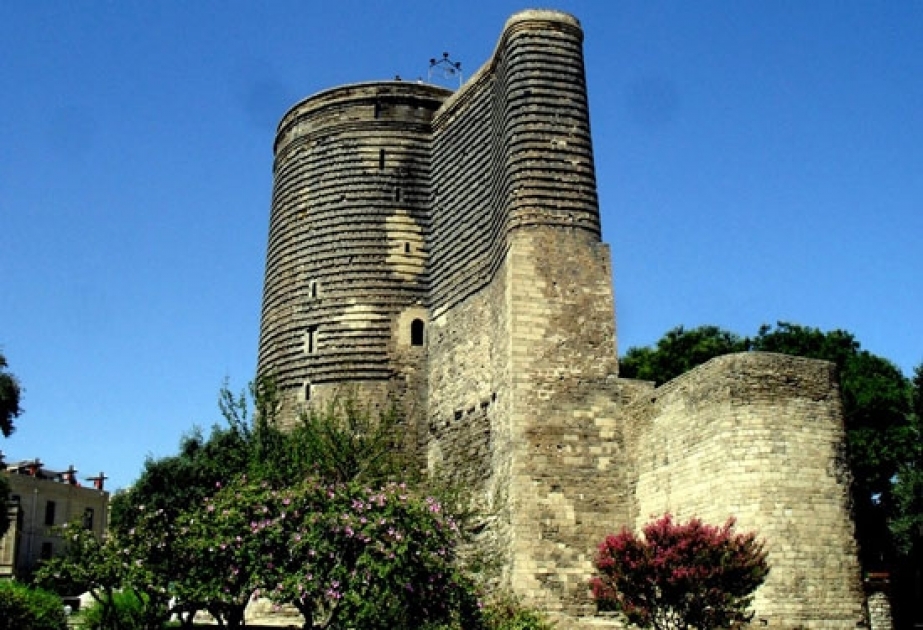 Qız qalası - turistləri riqqətə gətirən abidə