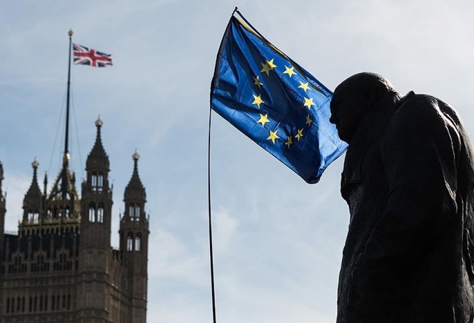 Böyük Britaniya parlamentinin deputatları “Scotland Yard”-dan kömək istəyirlər