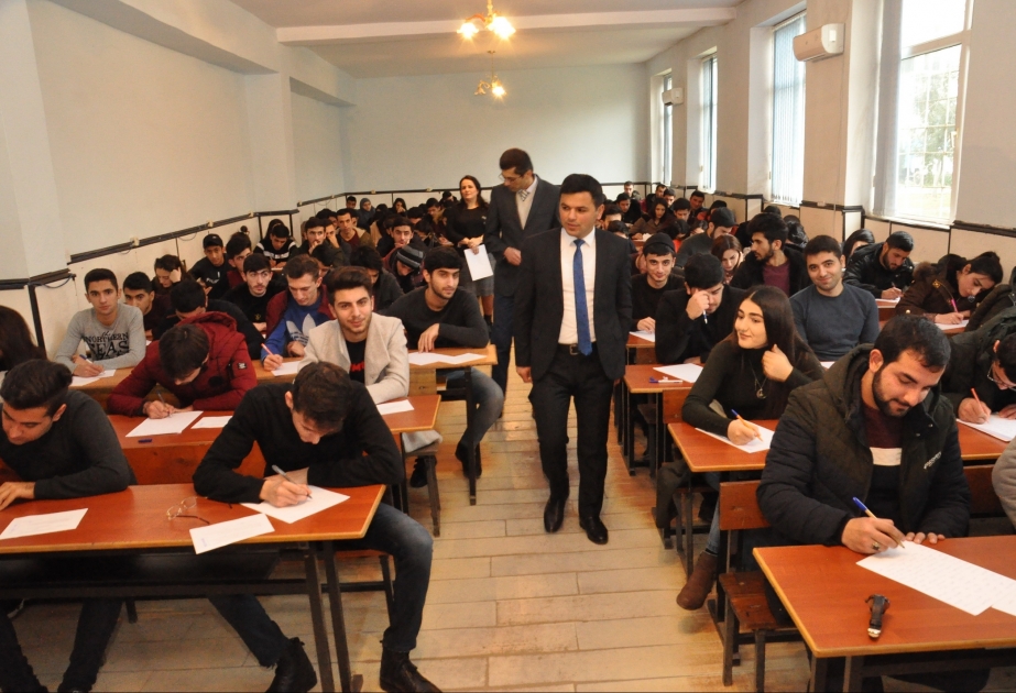 İctimai Şuranın üzvləri Lənkəran Dövlət Universitetində imtahanların gedişini izləyiblər