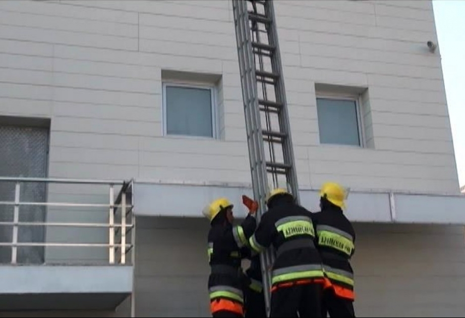 Yasamal rayonunda ikiotaqlı evdə baş vermiş yanğın nəticəsində üç cəsəd aşkarlanıb