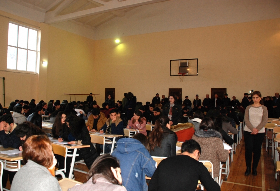 Media nümayəndələri Gəncə Dövlət Universitetində imtahan prosesini izləyiblər