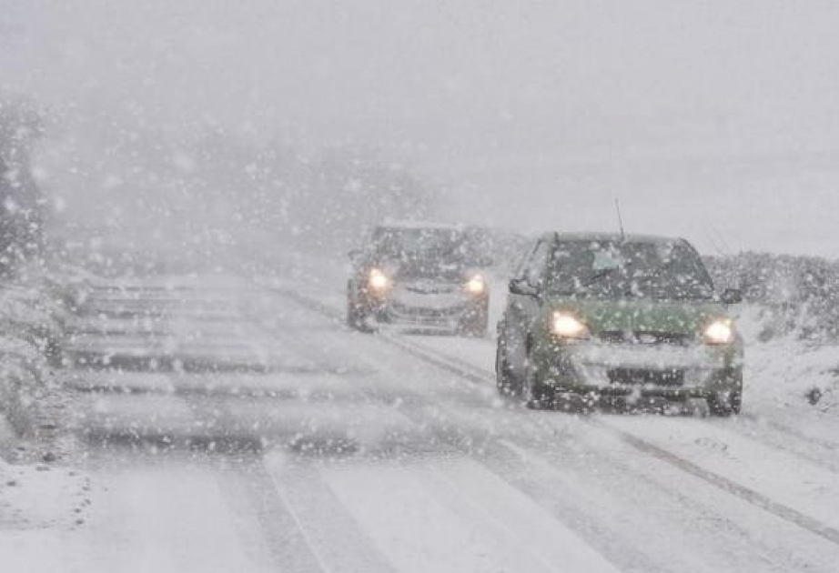 جورجيا: الثلوج والعواصف والرياح تتسبب في إغلاق الطرق المؤدية إلى تركيا وأرمينيا