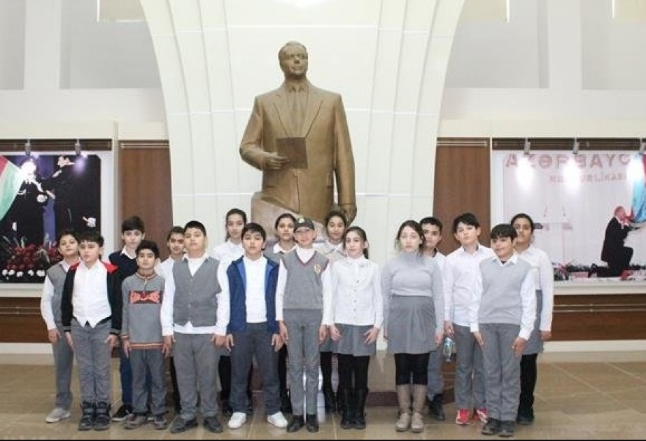 Şagirdlər Yasamal rayon Heydər Əliyev Mərkəzi ilə tanış olublar