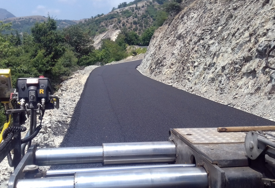 Lənkəran-Lerik avtomobil yolunda sürüşmənin aktiv olduğu yerlərdə bərkitmə işlərinə başlanılıb