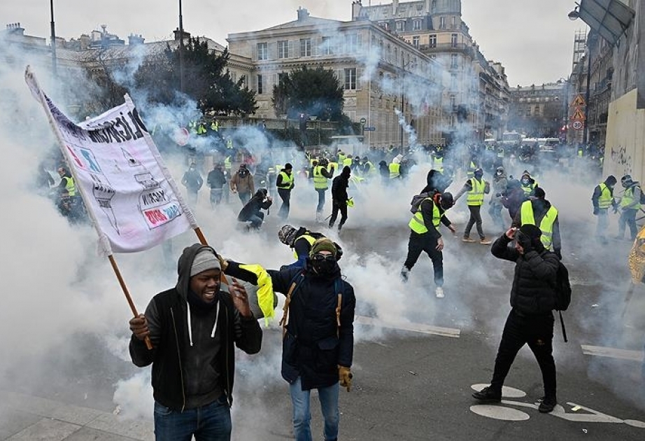 Fransa: “sarı jiletlilər”in növbəti aksiyasında 32 min nəfər iştirak edir
