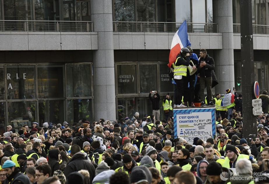 Fransada etiraz aksiyalarının gedişində 240 nəfər saxlanılıb