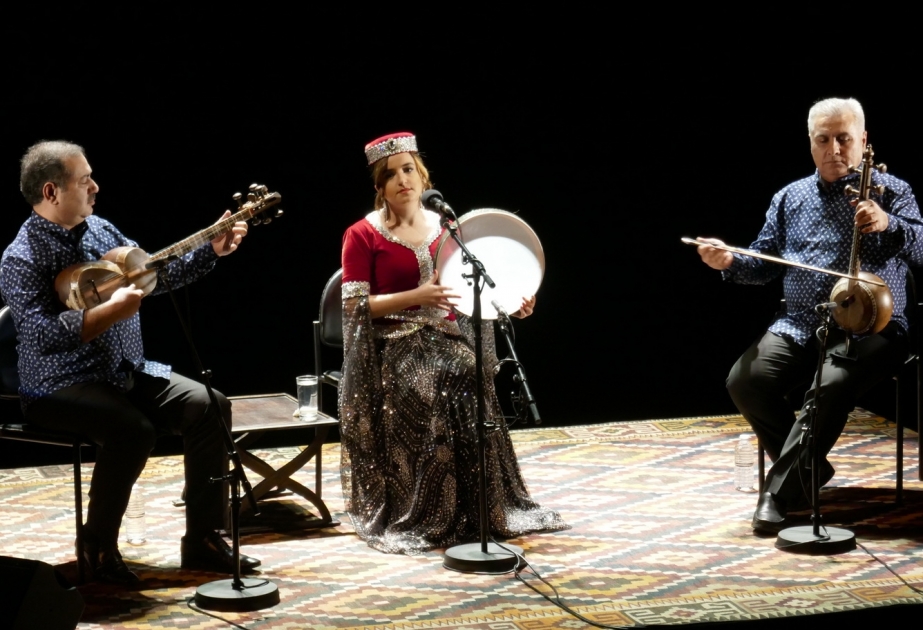 Parisdə Azərbaycan muğam triosunun konserti olub