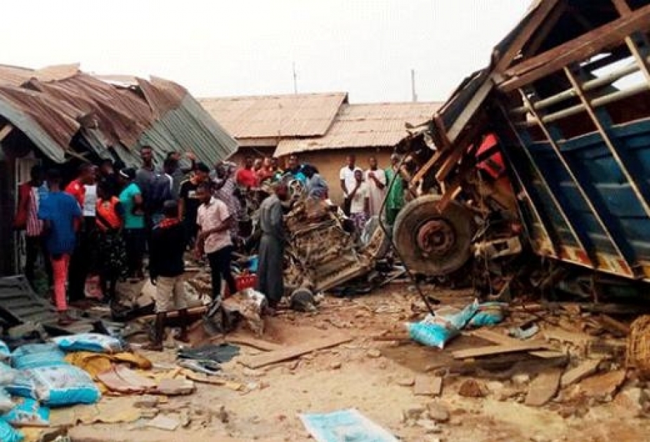 Nigeriyada yük maşını kütləyə çırpılıb: 15 nəfər ölüb