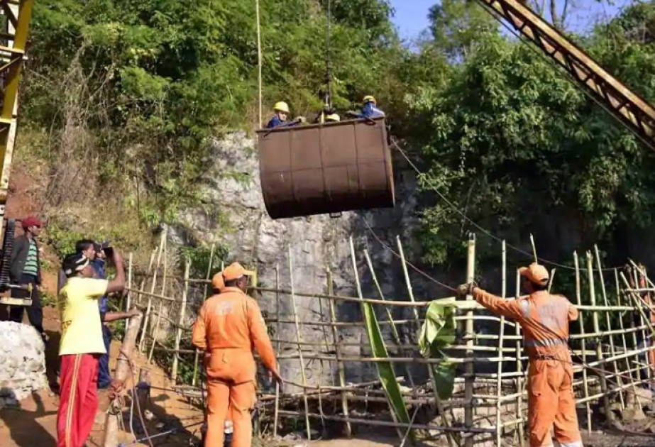 Hindistanda su basmış mədəndəki şaxtaçıların bir aylıq axtarışları nəticə verməyib