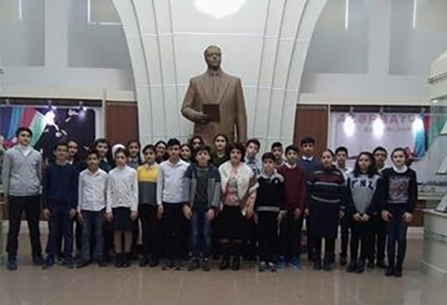 Şagirdlər Yasamal rayon Heydər Əliyev Mərkəzi ilə tanış olublar