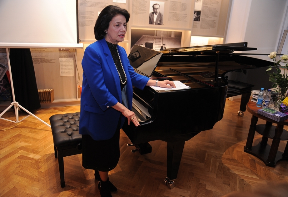 Qara Qarayevin ev-muzeyində Xalq artisti Firəngiz Əlizadə ilə görüş təşkil edilib