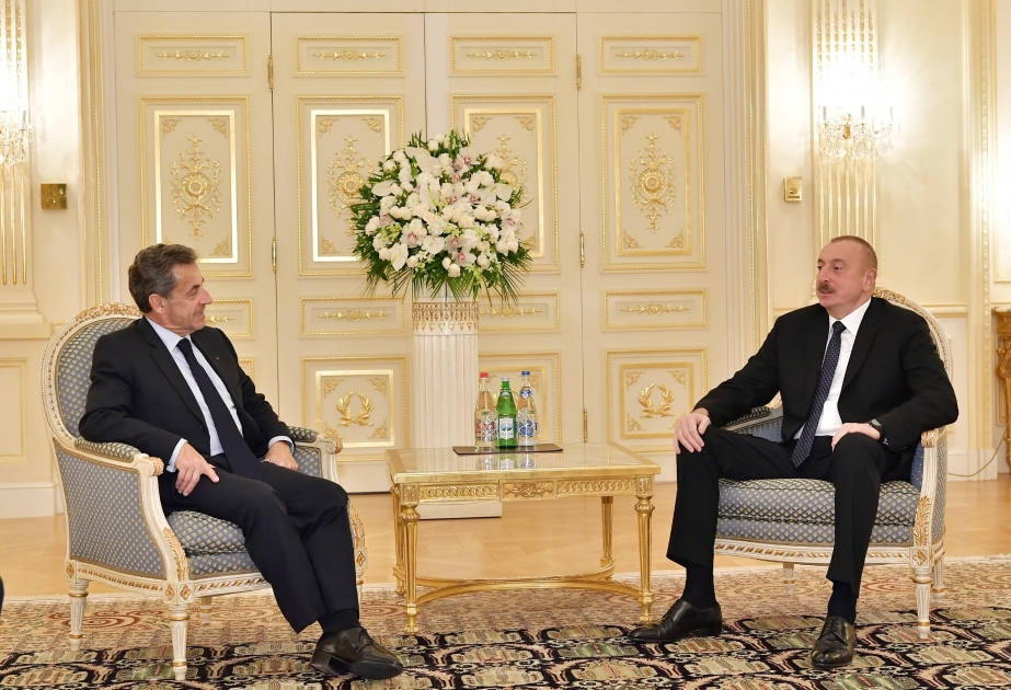 Präsident Ilham Aliyev trifft Frankreichs Ex-Präsident Nicolas Sarkozy VIDEO