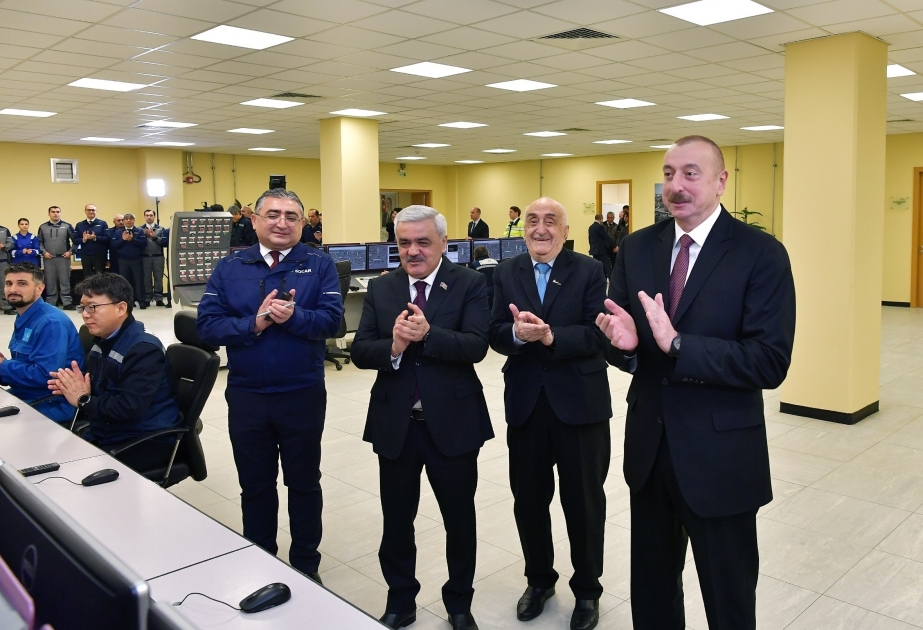 Präsident Ilham Aliyev nimmt an Eröffnung des SOCAR- Karbamid-Werkes in Sumgayit teil VIDEO