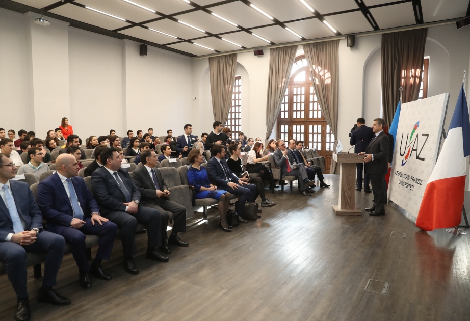 Fransanın sabiq Prezidenti Azərbaycan-Fransız Universitetində olub