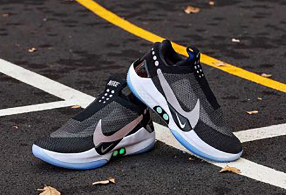 Nike представила кроссовки с автоматической шнуровкой