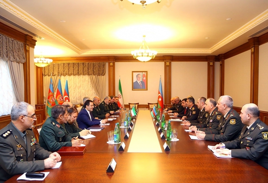 L’Azerbaïdjan et l’Iran discutent du développement de leur coopération militaire
