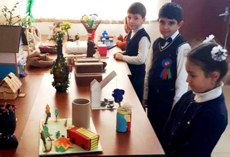 Məktəblilərin əl işlərindən ibarət sərgi: Tullantılara ikinci həyat