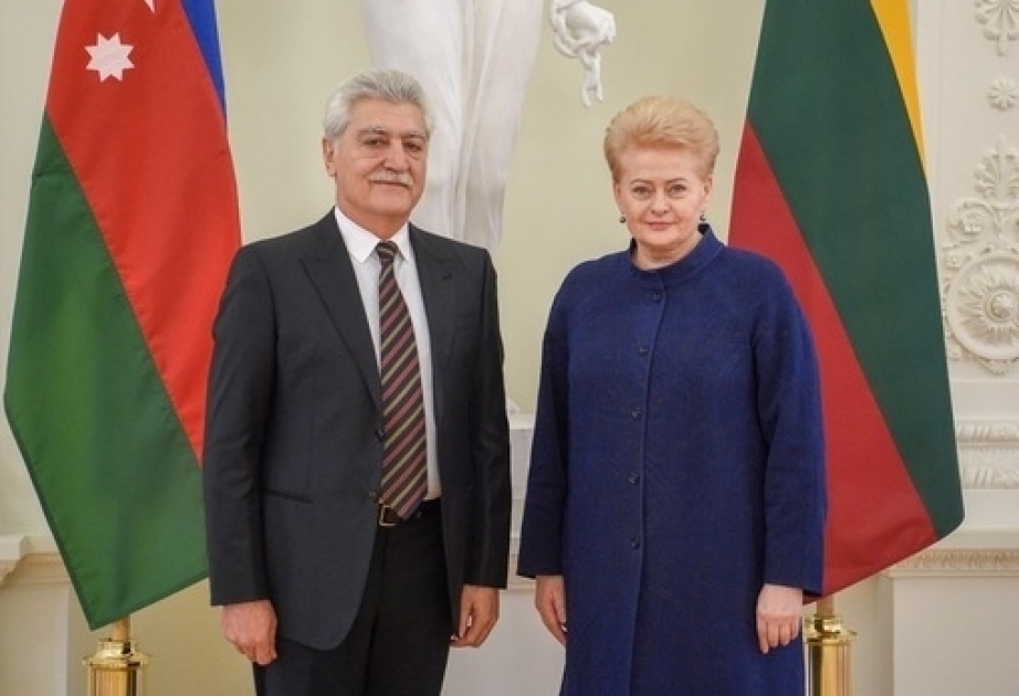Presidenta de Lituania recibió las cartas credenciales del embajador de Azerbaiyán