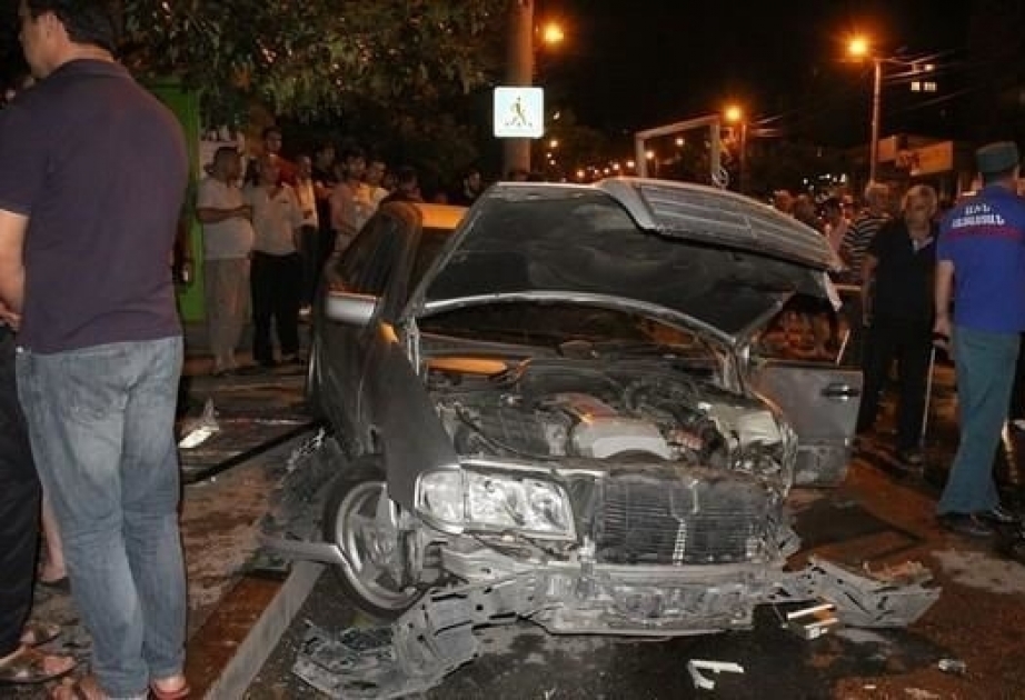İçərisində erməni zabitlərinin olduğu avtomobilin qəzaya uğraması nəticəsində bir hərbçi ölüb, biri xəsarət alıb
