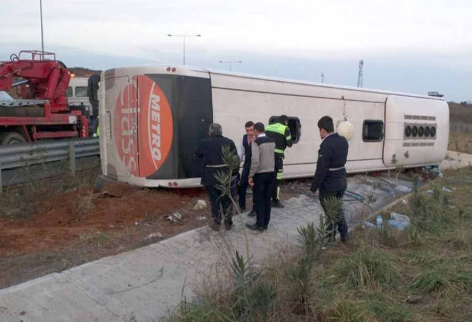 Türkiyə sərnişin avtobusu aşıb