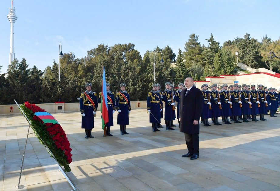 Le président Ilham Aliyev rend hommage à la mémoire des martyrs du 20 Janvier VIDEO
