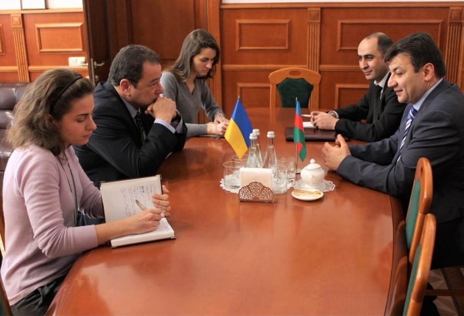 讨论阿塞拜疆与乌克兰外交学院的伙伴关系