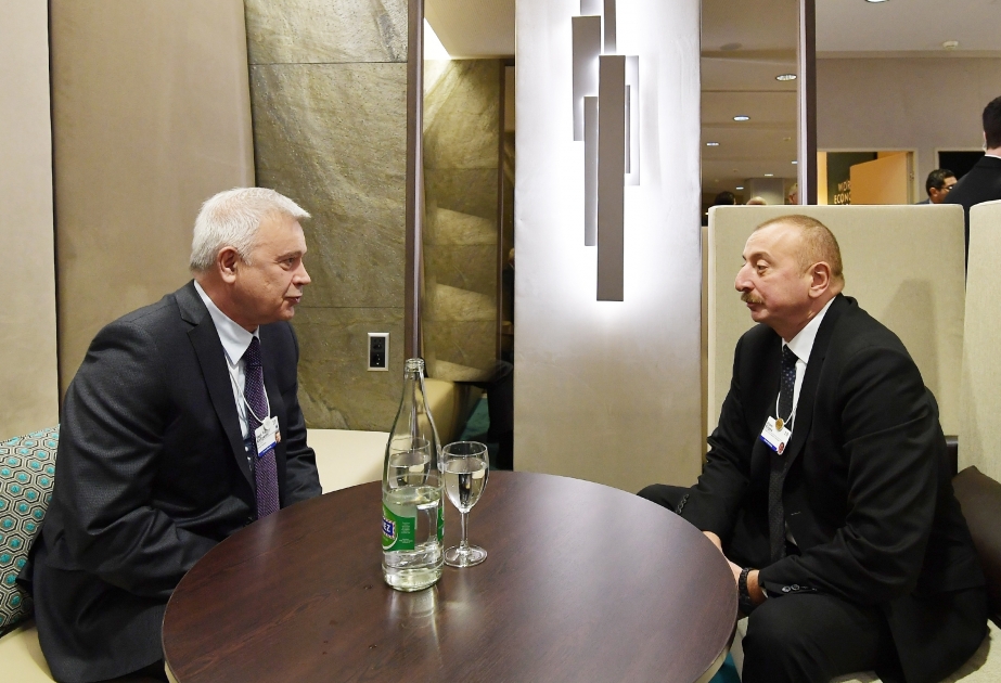 الرئيس إلهام علييف يلتقي برئيس شركة لوك أويل الروسية في دافوس