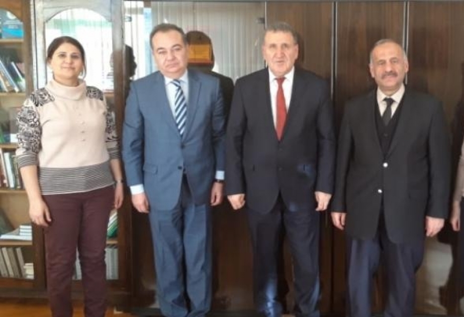 Uşaq ədəbiyyatının müxtəlif problemləri və onların həlli yolları müzakirə edilib