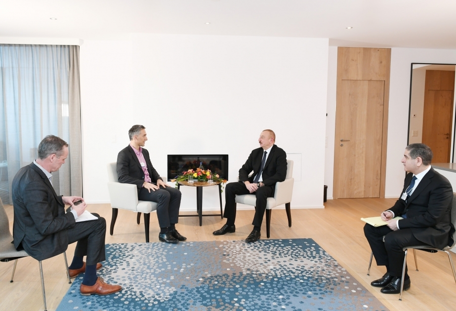 Ilham Aliyev,líder azerbaiyano efectuó una entrevista con el director ejecutivo de Signify Company