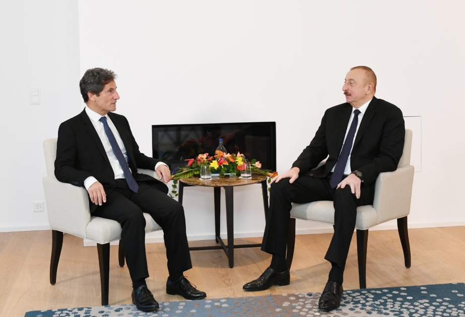 WEF in Davos: Präsident Ilham Aliyev trifft mit Exekutiv-Vizepräsident von “Suez Group“ VIDEO