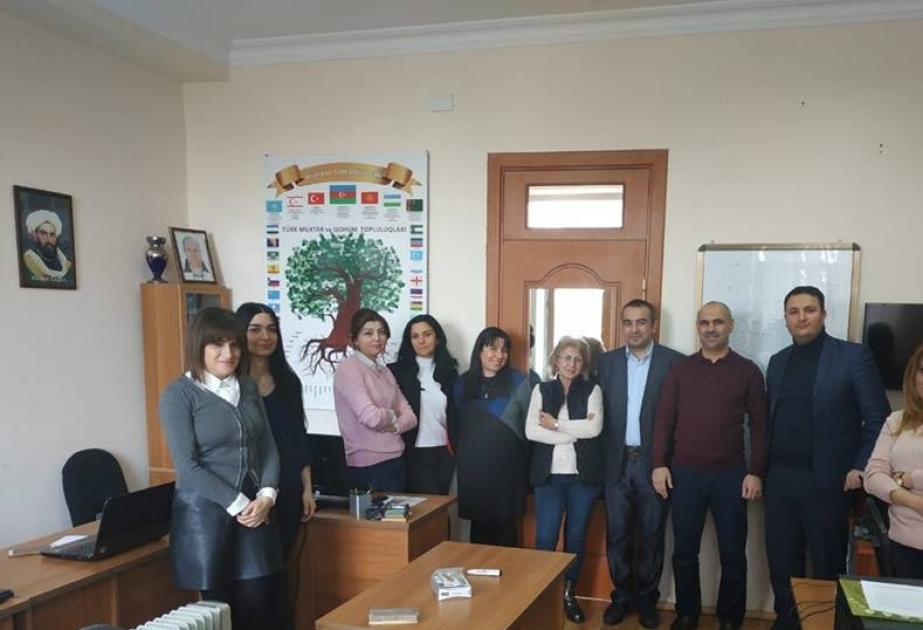 Dilçilik İnstitutunda “Uğura gedən yol” mövzusunda dəyirmi masa təşkil olunub