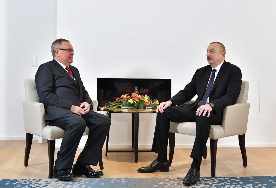 阿塞拜疆总统会见俄罗斯外贸银行总裁