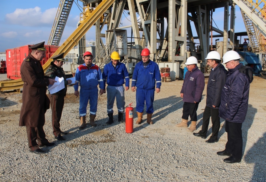 FHN-in Dövlət Yanğından Mühafizə Xidməti SOCAR-ın Kompleks Qazma İşləri Trestində yanğın təhlükəsizliyinə dair tədbir keçirib