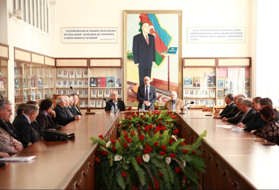 Novosibirsk Dövlət Universitetinin professoru ADPU-da mühazirə keçirib