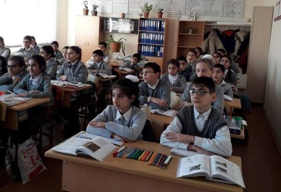 Sumqayıt məktəblilərinə “Azərbaycan inciləri dünya muzeyində” mövzusunda mühazirə oxunub