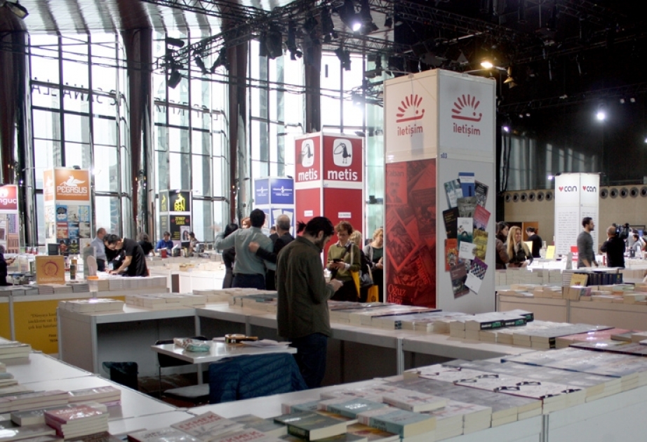 İstanbulda ilk dəfə açılan yeni nəsil kitab sərgisi maraqla qarşılanıb