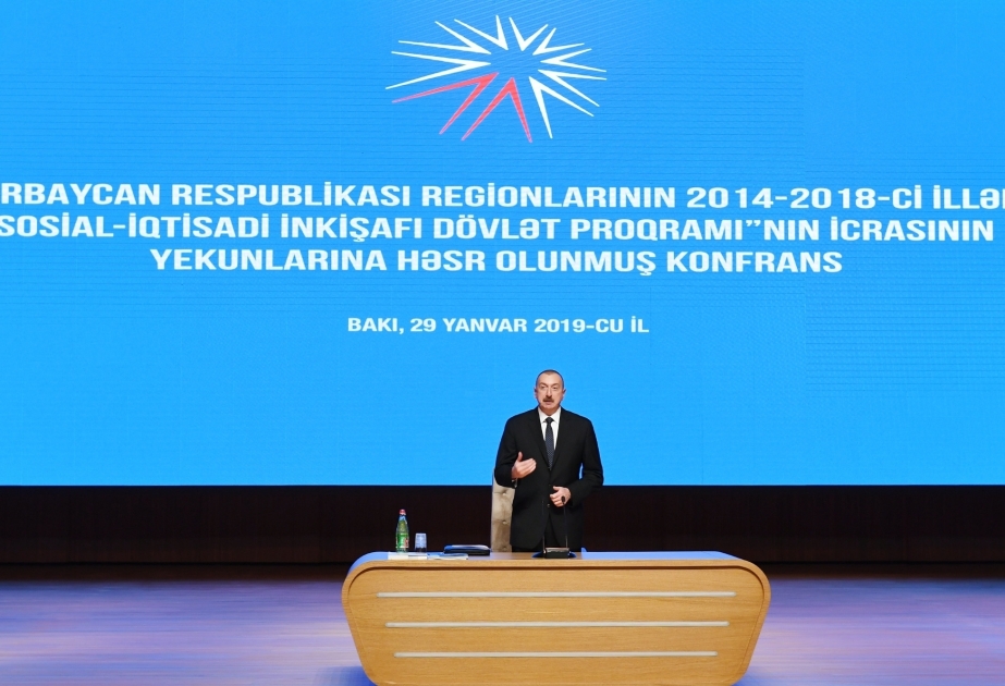 Konferenz gewidmet den Ergebnissen der Umsetzung des Staatlichen Programms für sozialökonomische Entwicklung von Regionen in den Jahren 2014-2018 Präsident Ilham Aliyev nimmt an der Konferenz teil VIDEO