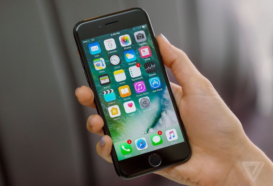 Tim Kuk “iPhone” smartfonlarının qiymətini aşağı salmağı vəd edib