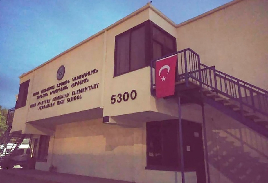 ABŞ-dakı erməni liseylərinə Türkiyə bayraqları asılıb