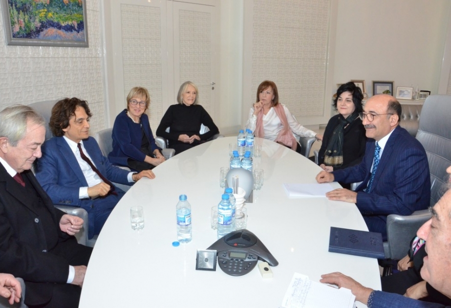 Mədəniyyət naziri Əbülfəs Qarayev italiyalı kinematoqrafçılarla görüşüb