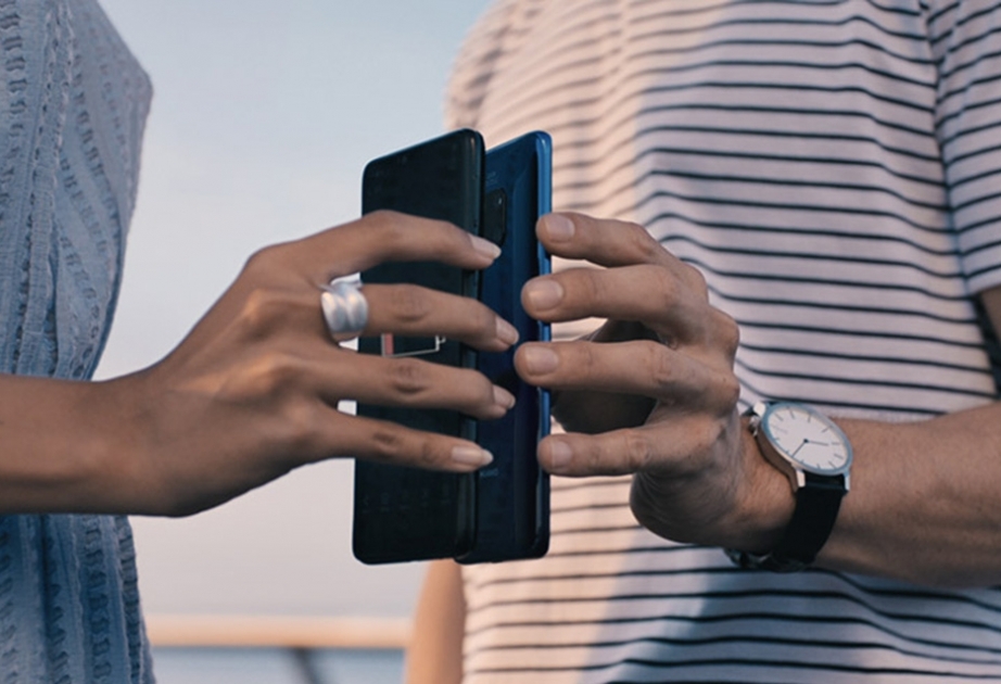 ®  “Huawei Mate 20 Pro” təkcə telefon deyil, həm də bir portativ enerji qurğusudur