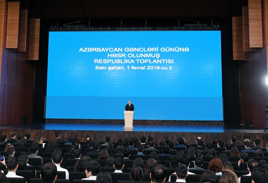 Azərbaycan Gəncləri Gününə həsr olunmuş respublika toplantısı keçirilib  Prezident İlham Əliyev toplantıda iştirak edib  YENİLƏNİB 2 VİDEO