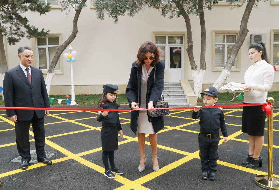Erste Vizepräsidentin Mehriban Aliyeva weiht Kindergarten im Khatai Rayon ein