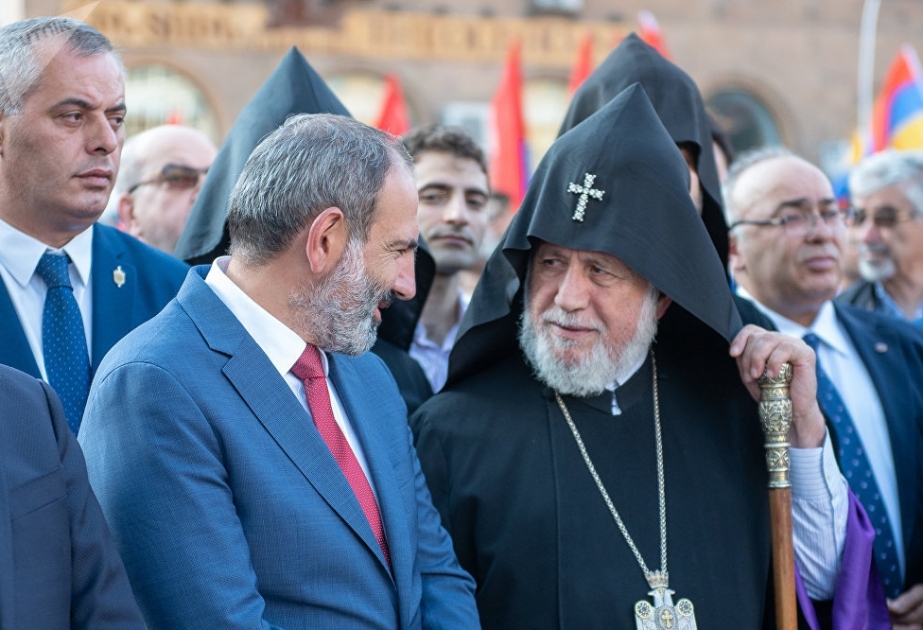 Paşinyanın erməni kilsəsində “inqilab” cəhdi baş tutmayıb