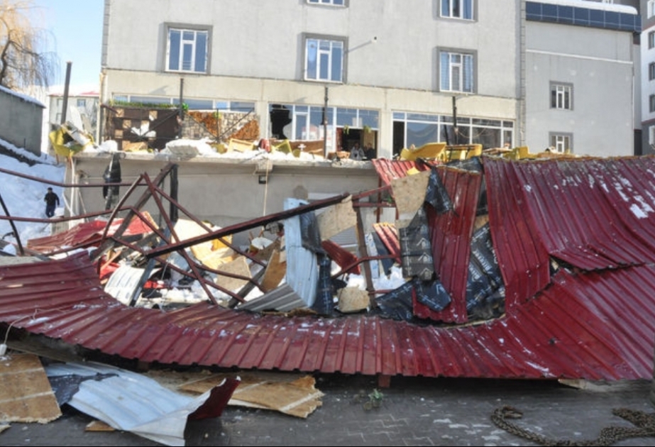 Türkiyədə kafenin damı çöküb, ölən və yaralananlar var