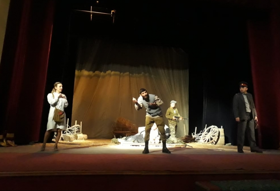 İrəvan Teatrının kollektivi Gəncədə “Ölüm həsrəti” tamaşası ilə çıxış edib