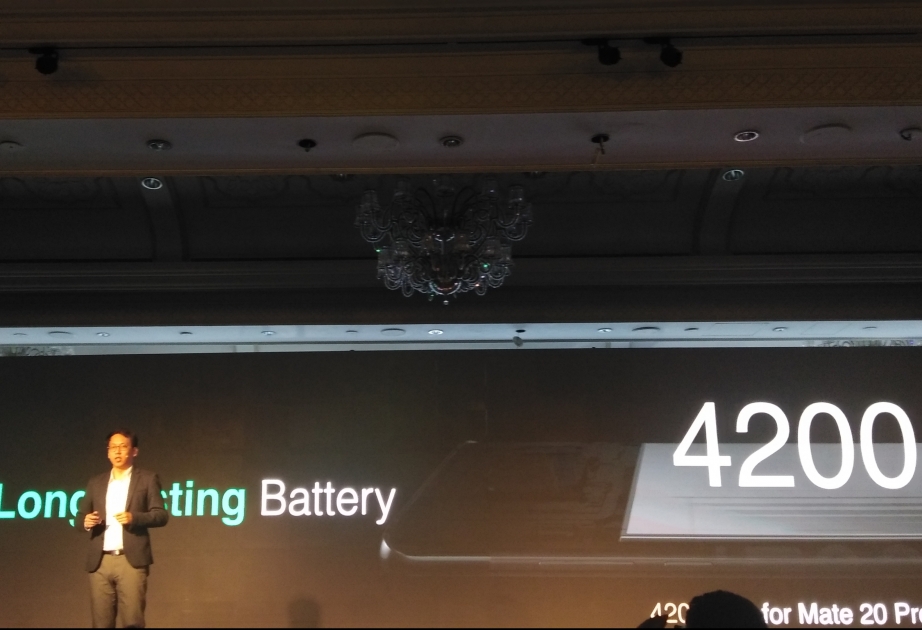 ®  “Huawei Mate 20 Pro” smartfon bazarında çevriliş edir