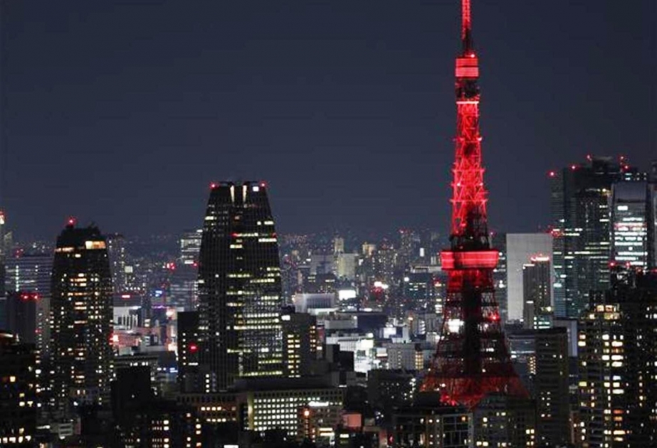 Tokio qülləsi Ay təqvimi ilə Yeni il ərəfəsində qırmızı rəngə boyanıb
